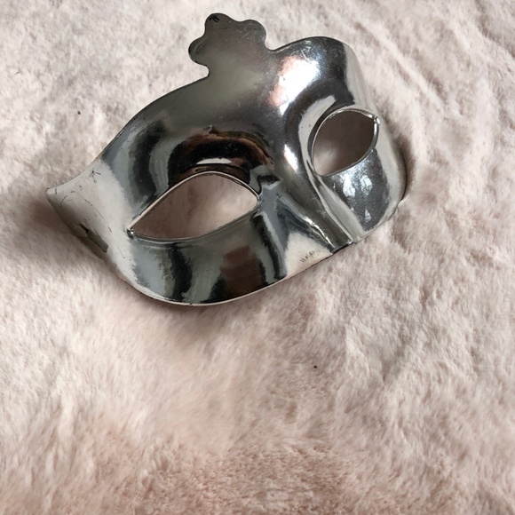 Masquerade Masks for Home Decor - Picture 7 of 16